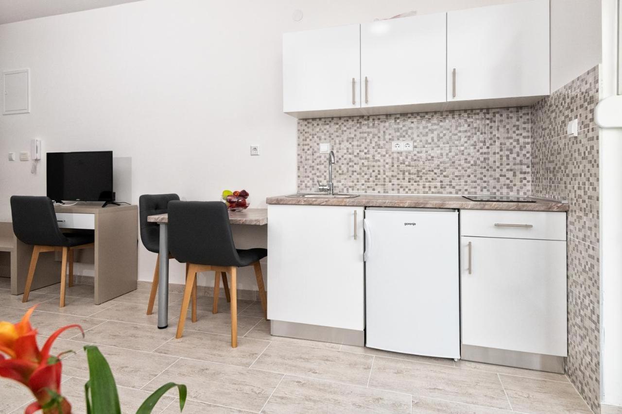 Lajna Apartma *